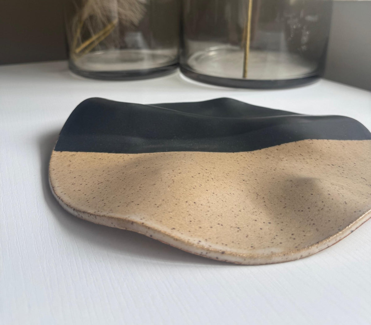 Handmade Round Wavy Platter in Natural/Black Color Block Glaze, 10" - Bordeaux Ceramics